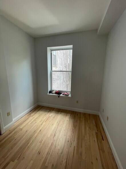 Bedroom 2 - 33 Halsey Street