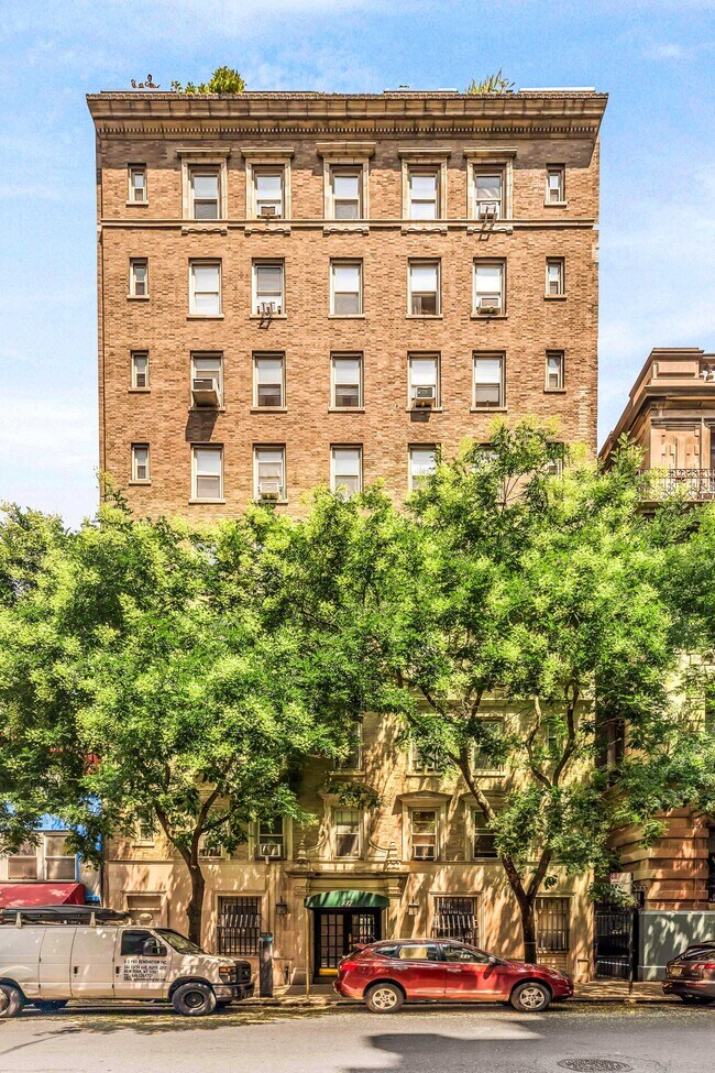 Building Photo - 137 E 28th St