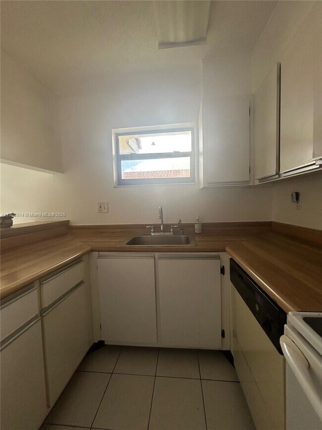 Building Photo - 5851 W 20th Ave