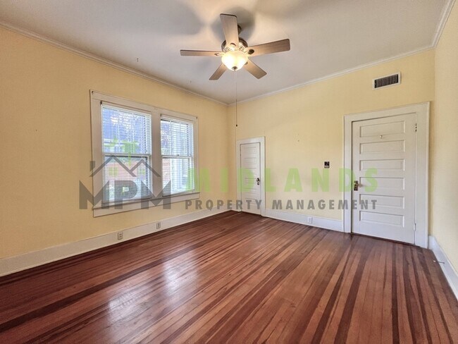 Building Photo - 2417B Clark Street