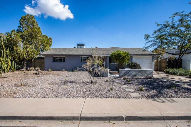 Building Photo - 3609 N Navajo Trail