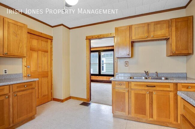 Building Photo - 58 Royal Ave