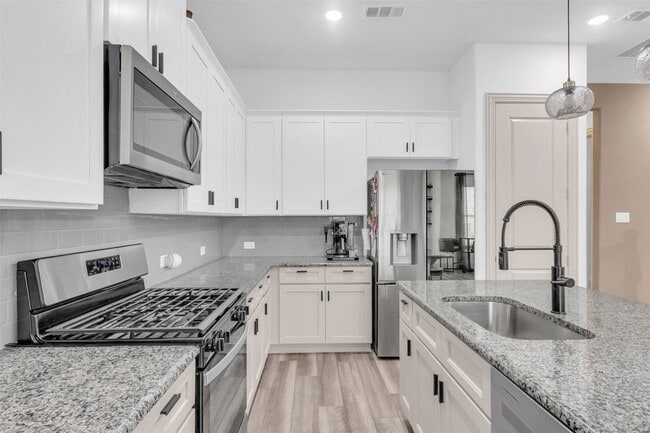 Building Photo - 4153 Shavano Dr