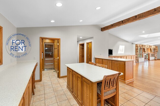 Building Photo - 7255 E Baldwin Rd