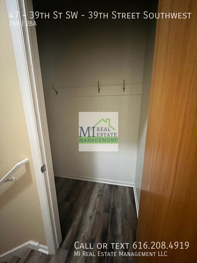 Building Photo - 47 39th St SW