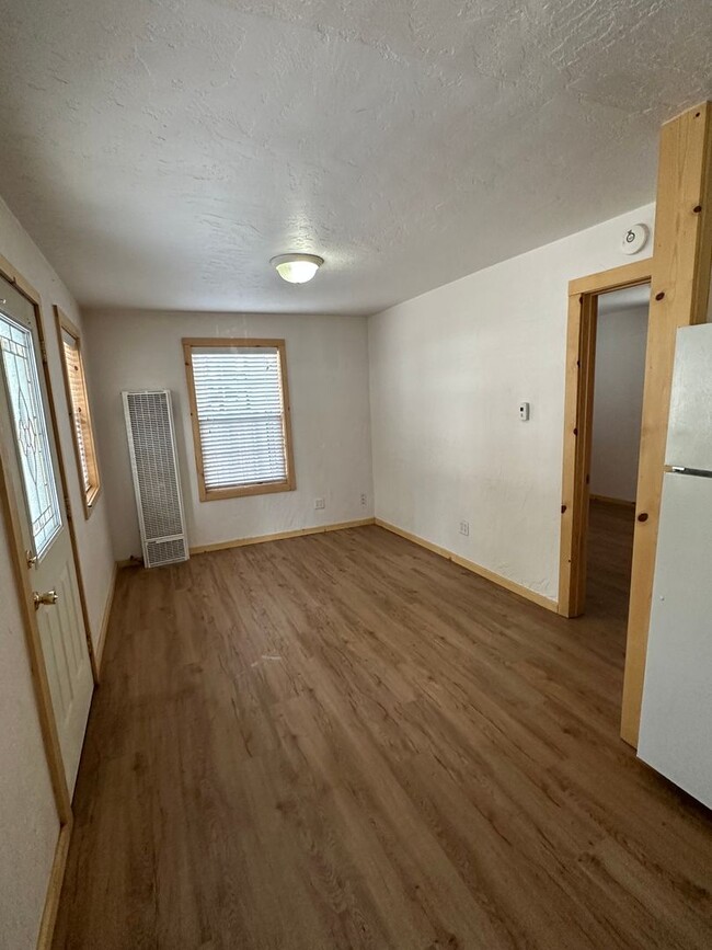 Building Photo - Cozy Pet friendly* 1Bd duplex! Available n...