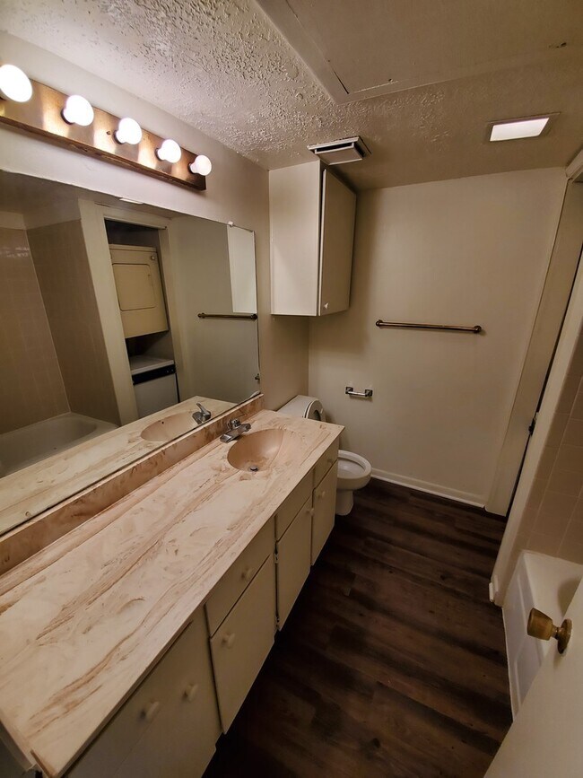 Building Photo - Bryan (Very Near to Northgate) SUBLEASE 1 Bedroom / 1 Bath  Condo near TAMU!