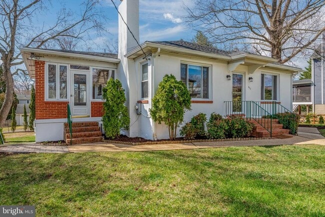 Building Photo - 871 Highland Ave