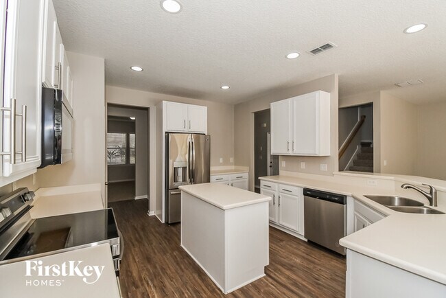 Building Photo - 207 Pine Arbor Cir