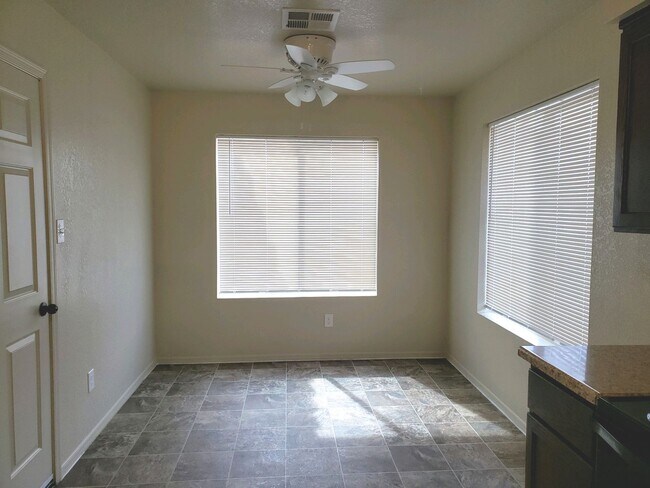 Building Photo - 3 bedroom/2 bath home for Rent