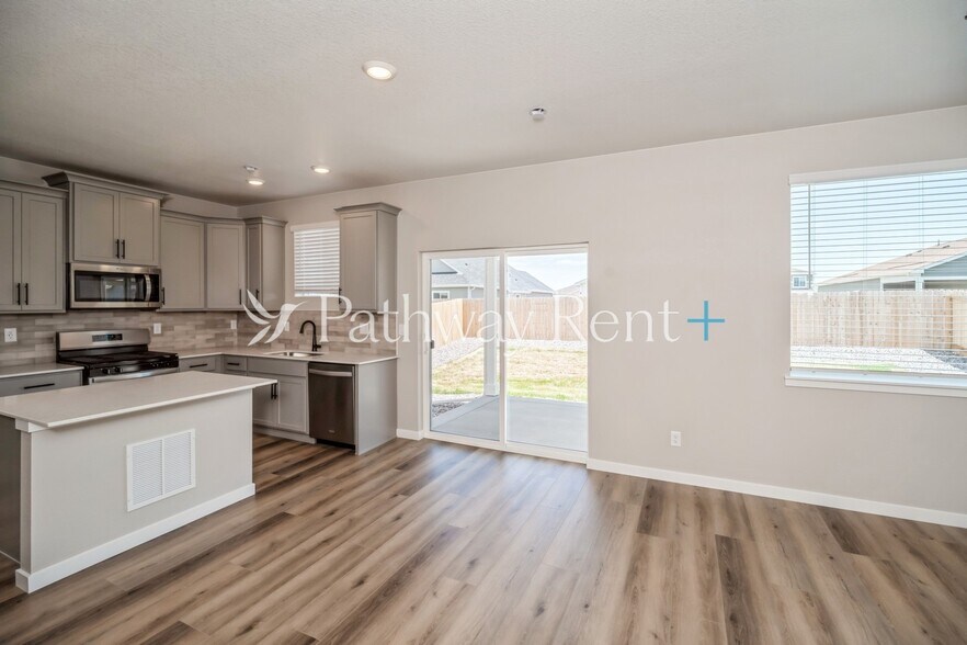 Building Photo - 9464 Yampa St