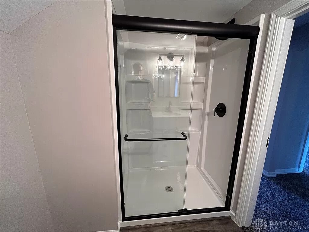 Shower - 510 Lincoln St