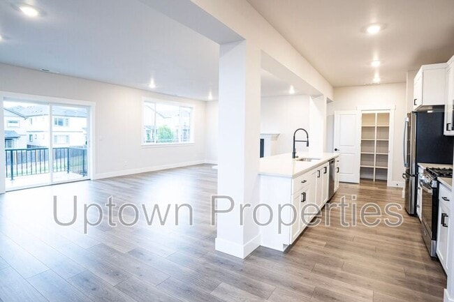 Building Photo - 16959 SW Leaf Ln