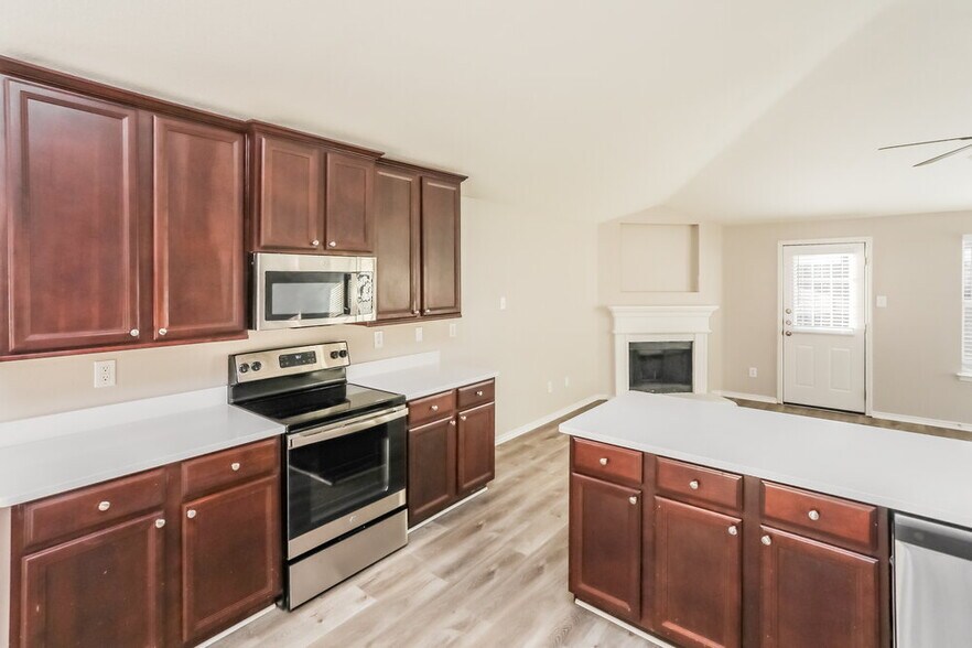 Building Photo - 525 Skelton St