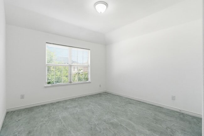 Building Photo - 11300 Hubbard Creek Dr