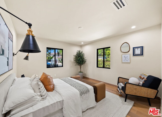 Building Photo - 14742 Weddington St