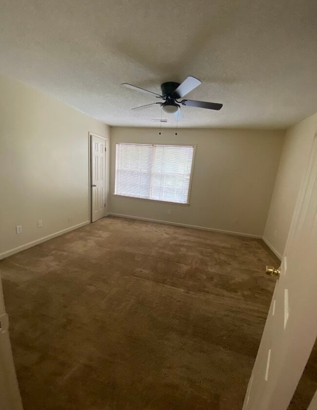 Building Photo - 5211 Kimbark Woods Dr