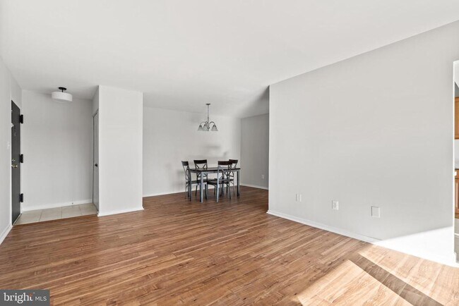 Building Photo - 561 Florida Ave