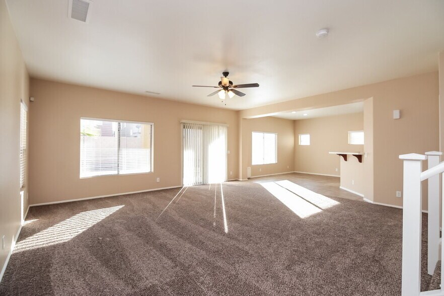 Building Photo - 735 W Fruit Tree Ln