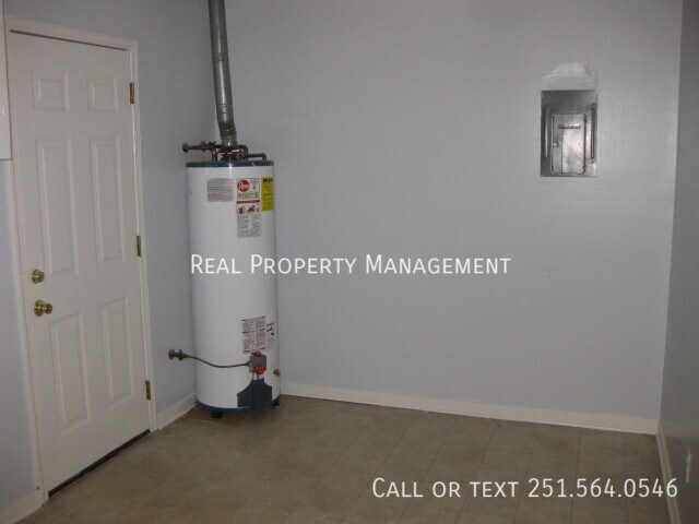 Building Photo - 1505 Deerwood Dr E
