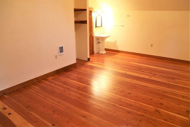 Building Photo - Extraordinary 2bed/2bath Loft in Historic Barn next door to Oregon State