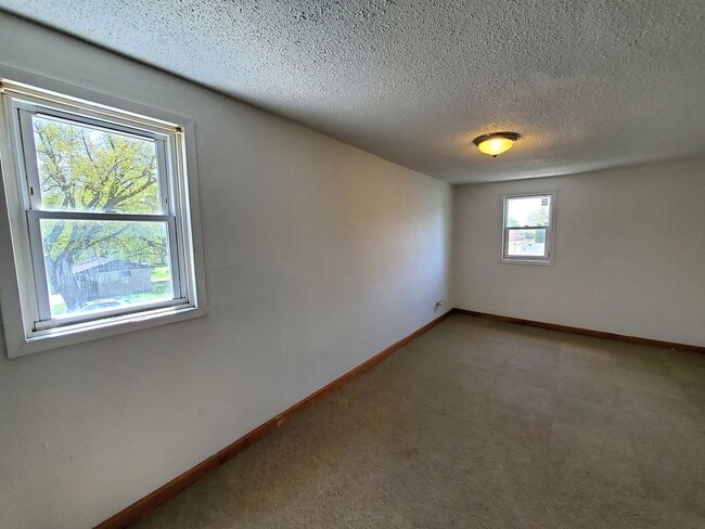 Building Photo - 919 Oneida St