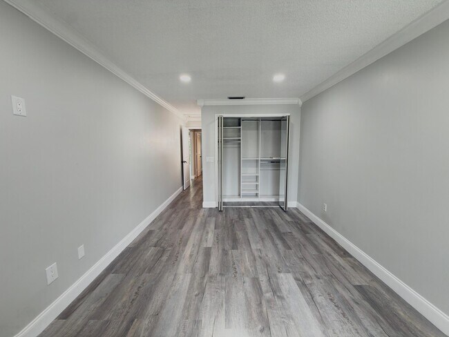 Building Photo - 5957 Forest Hill Blvd