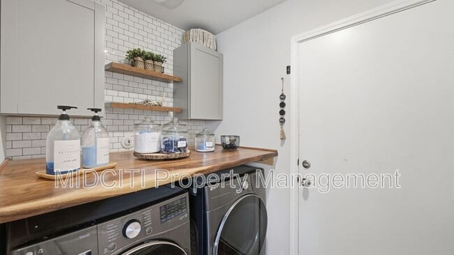 Building Photo - 2913 Brogan Creek