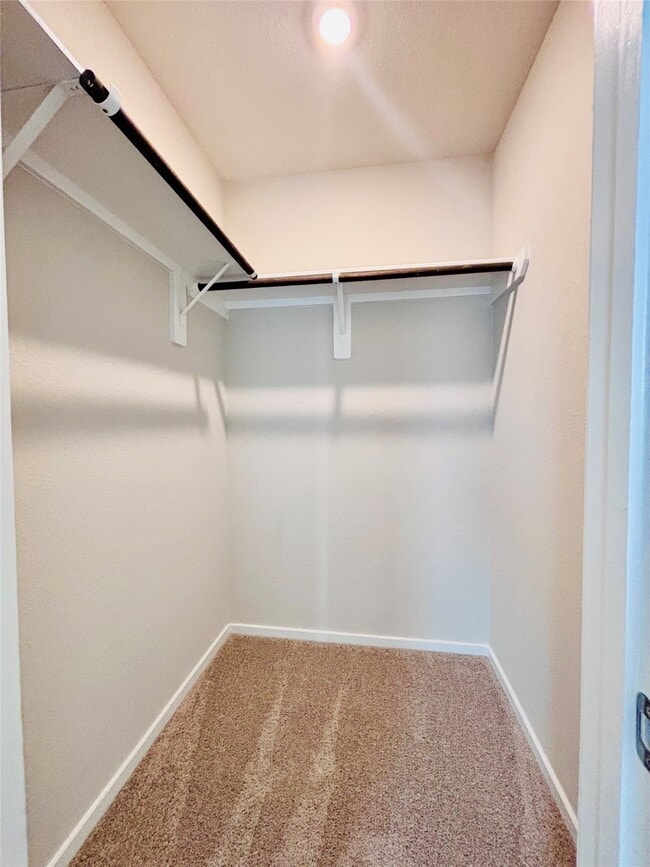 Building Photo - 17327 Ridge Dr