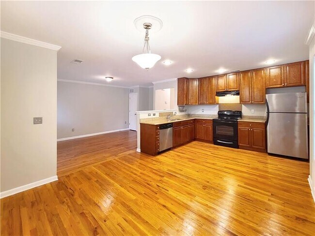 Building Photo - 140 Brook Cir SE