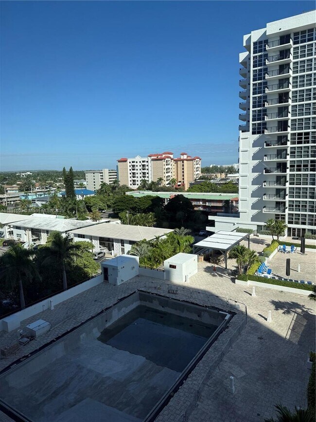 Building Photo - 525 N Ocean Blvd