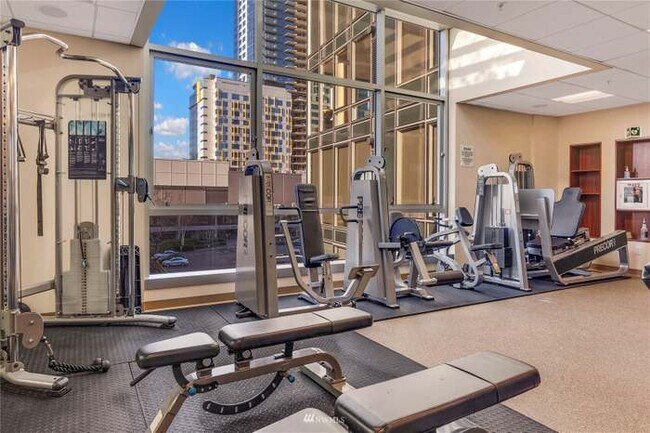 Building Photo - 10700 NE 4th St