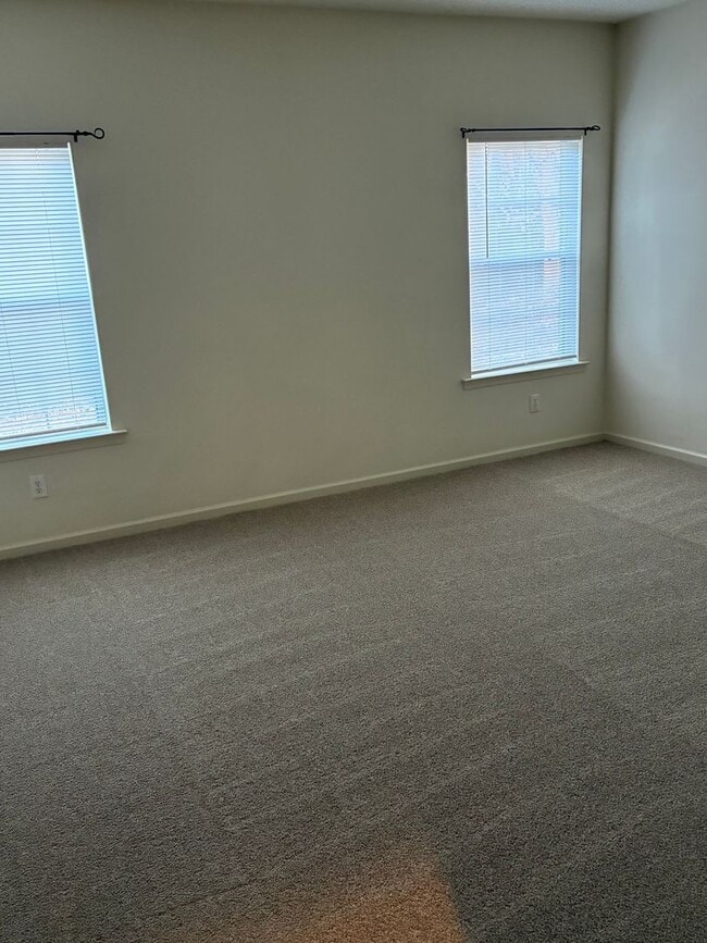 Building Photo - Willow Lakes - Yorktown