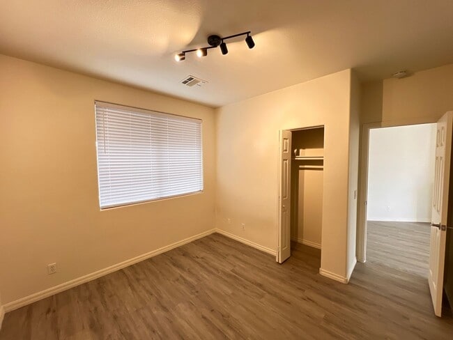 Building Photo - Summerlin Condo - Gated - Community Pool 1 Car Garage - 500 Off First Months Rent