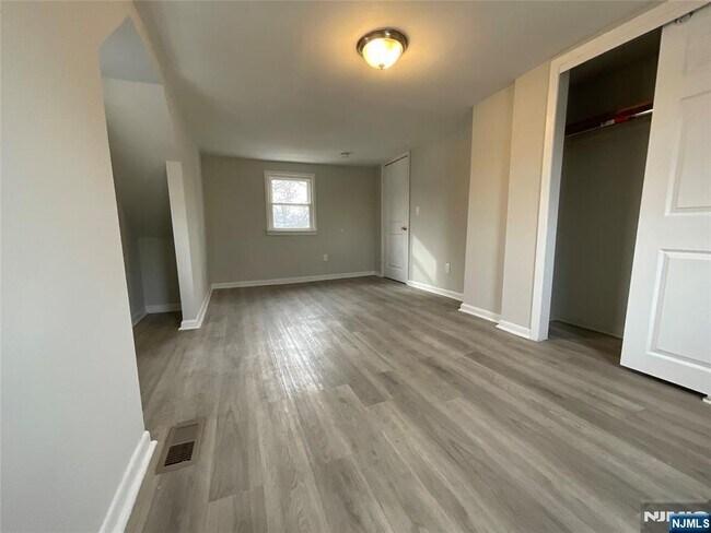 Building Photo - 165 Corabelle Ave