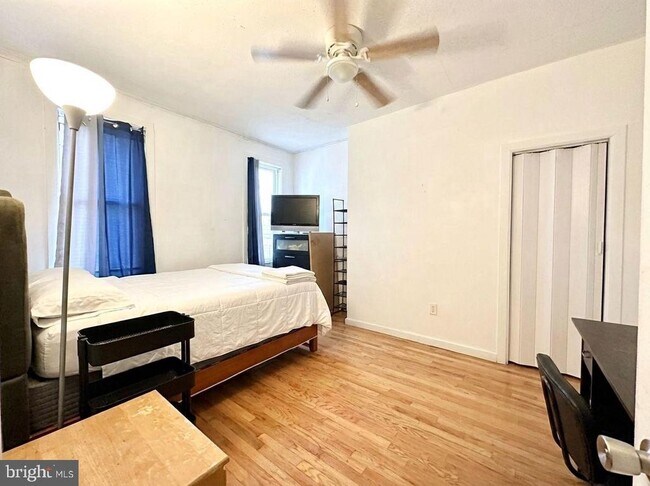 Building Photo - 1710 N Bouvier St