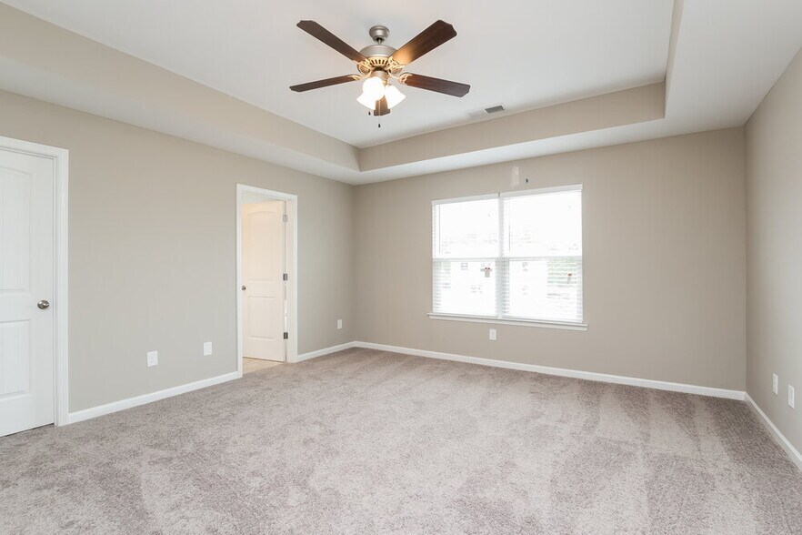 Building Photo - 601 Fieldcrest Dr