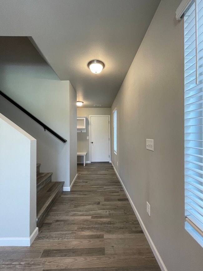 Building Photo - Exquisite 3-Bedroom Home with Modern Elegance and Scenic Views!