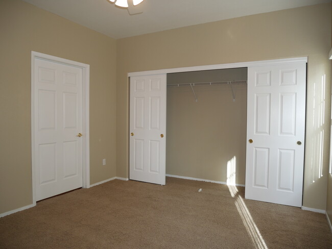 Building Photo - Great 2 Bedroom Condo in Gated Community. ...