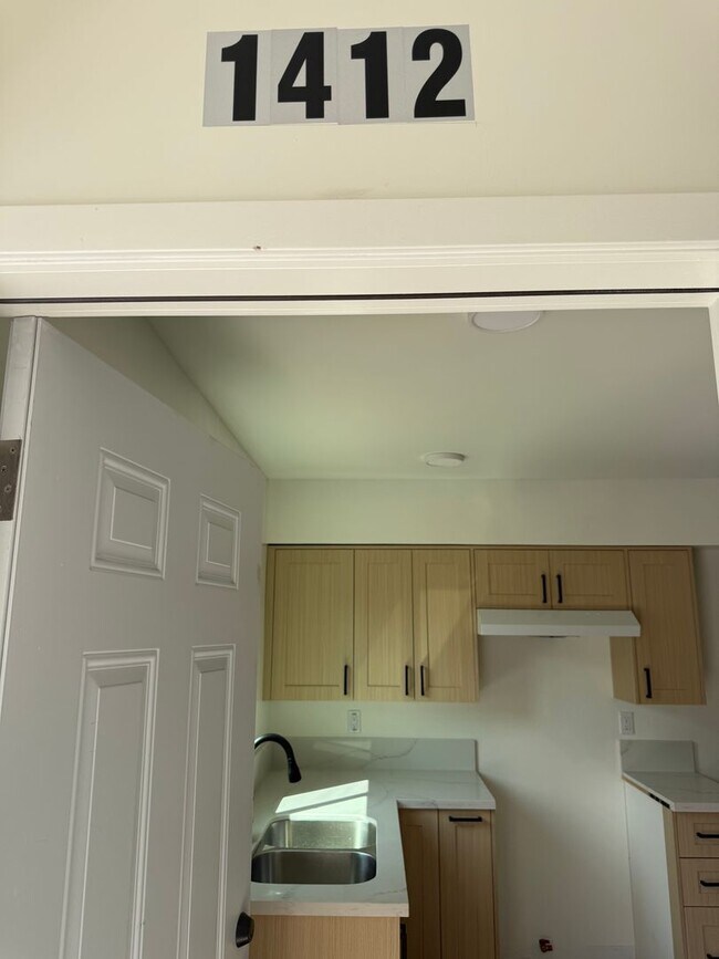 Building Photo - 1414-1412 N Hazard Ave