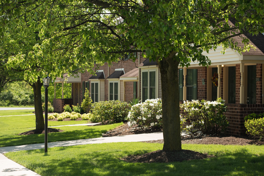 Primary Photo - Chaddwell Apartments