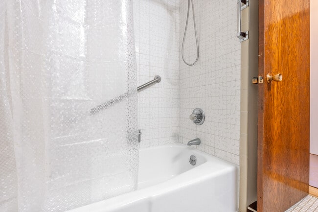 Building Photo - 4617 Grove Ave