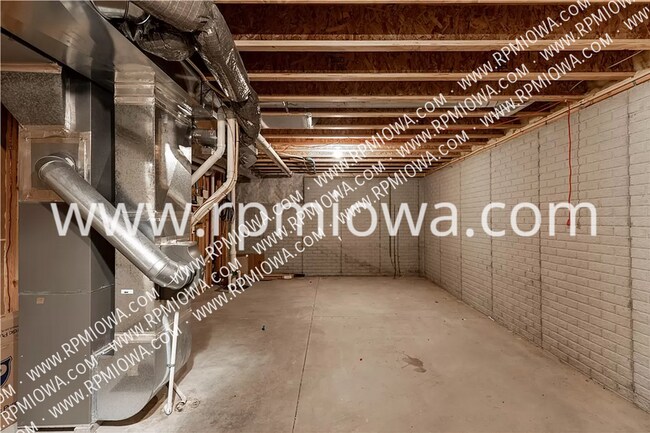 Building Photo - 1127 90th St