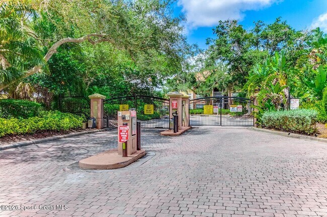 Building Photo - 225 S Tropical Trail