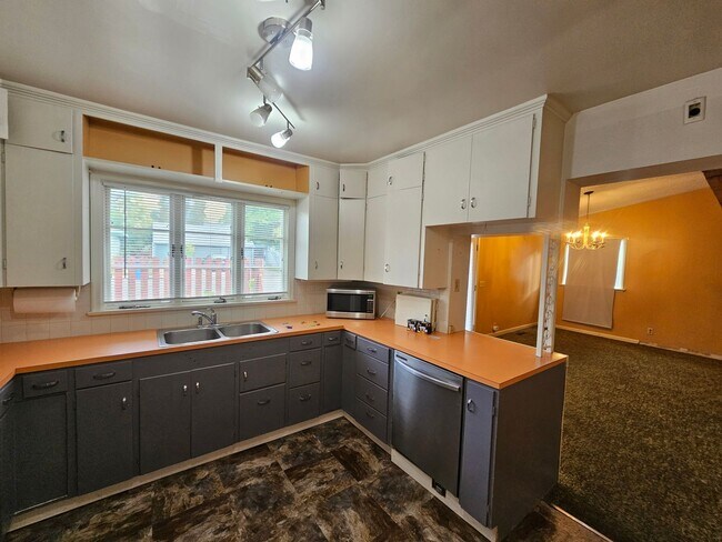 Building Photo - 303KENT