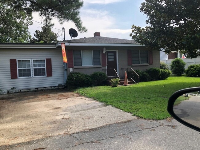 Building Photo - 107 Smith St