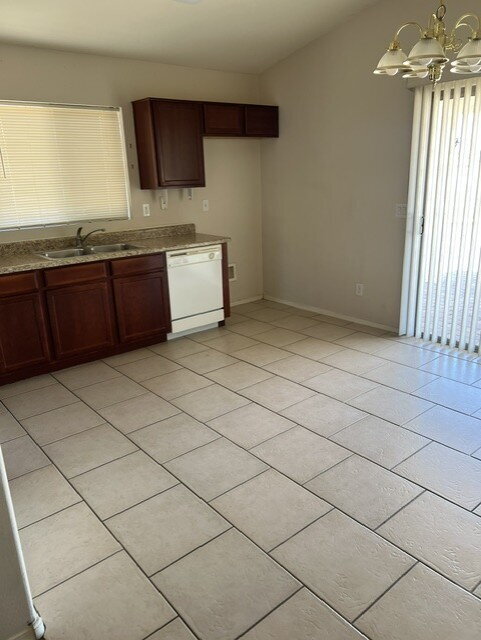 Building Photo - "Charming 3-Bedroom Oasis with 2 Baths in Florence - 1,281 Sq Ft of Comfort!"