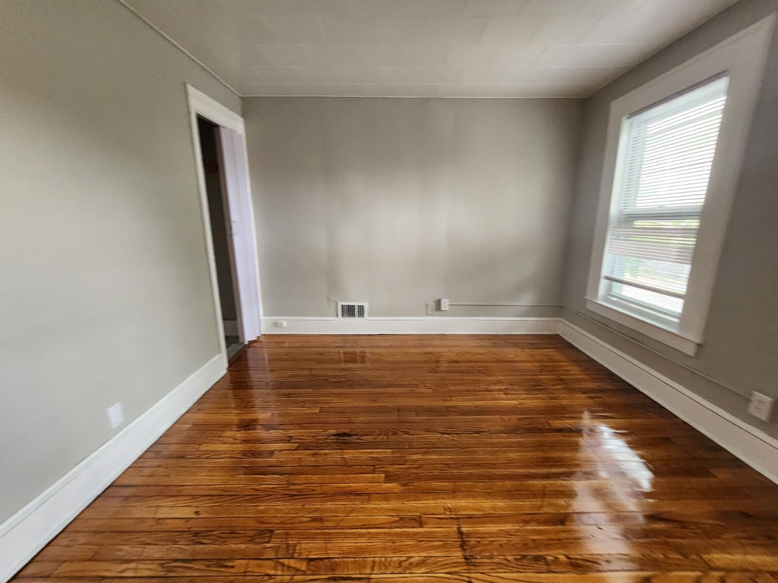 Building Photo - 202 Hallock Ave