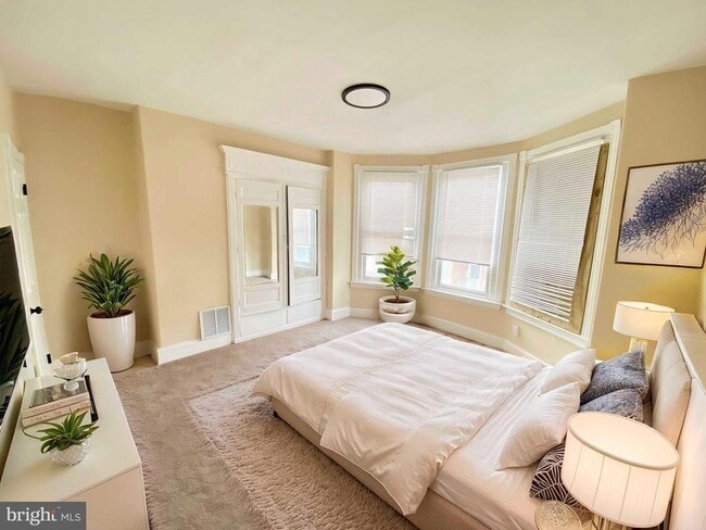 Building Photo - 3543 Stouton St