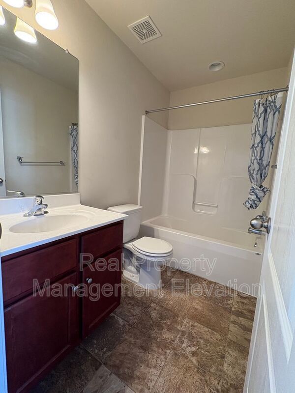 Building Photo - 249 Schramm Lp